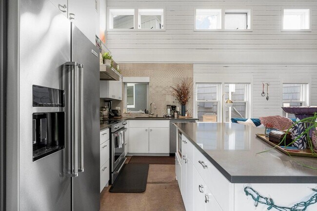 Building Photo - 3005 Bryker Dr