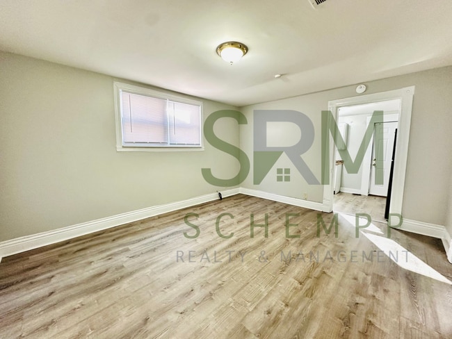 Building Photo - Spacious 2-3 bedroom home in Park Hill- Section 8 accepted