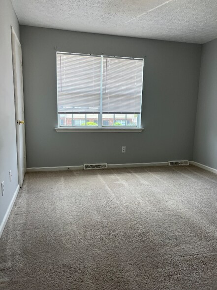 Building Photo - 30 Fonda Dr