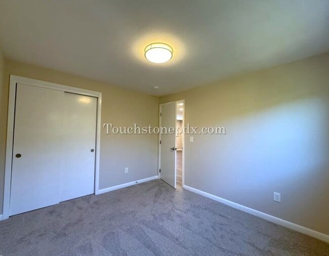 Building Photo - 5116 SE Mitchell St