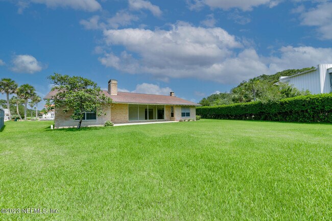 Building Photo - 221 Pablo Rd