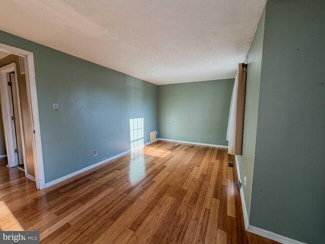 Building Photo - 58 Vanderbilt Ct