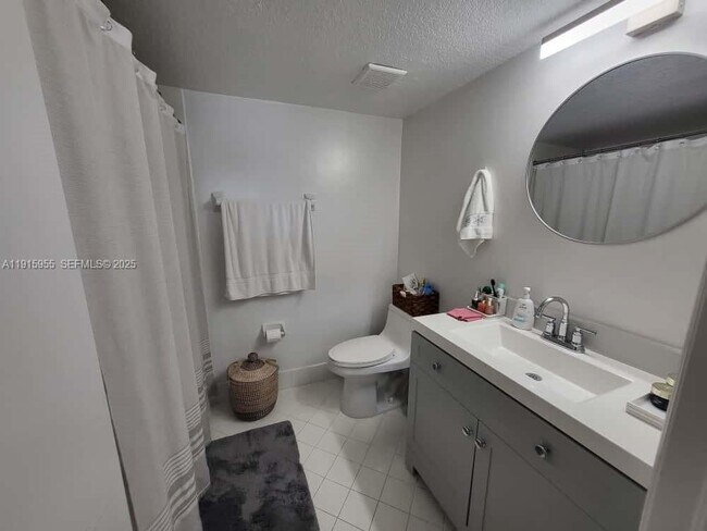 Building Photo - 3415 NE 9th Dr