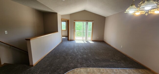 Building Photo - Beautiful 3 Bed, End Unit, Town Home for Rent