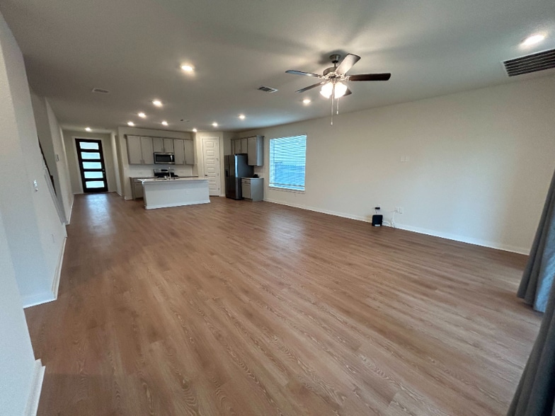 Building Photo - 2316 Bravo Pass