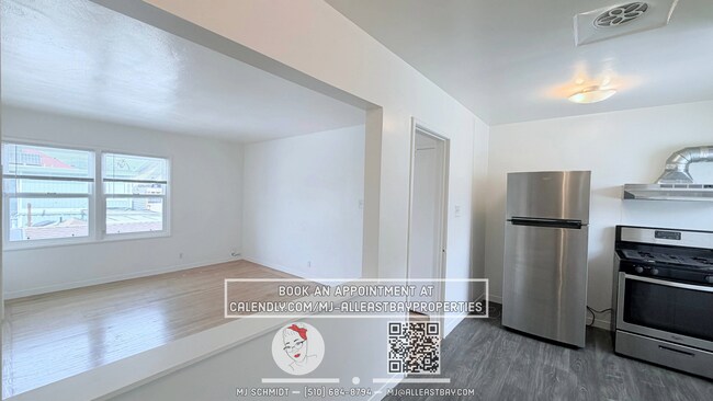 Building Photo - Remodeled top floor 1 Bd with hardwood flooring and spacious modern kitchen $1850