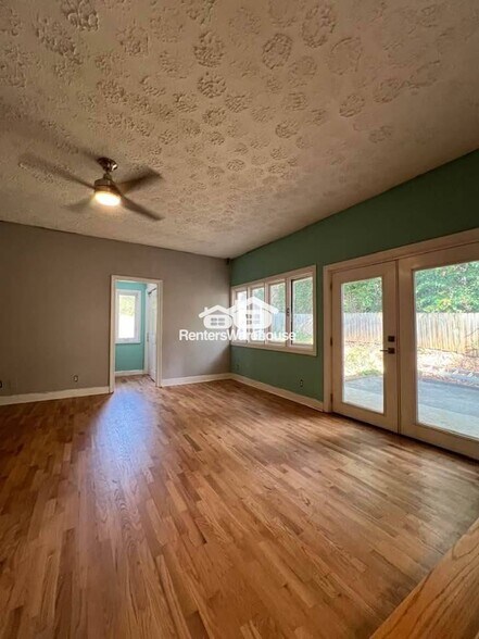 Building Photo - 1704 Belle Isle Cir NE