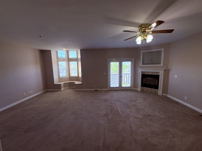 Building Photo - 350 N Fairway Dr
