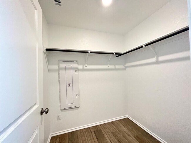 Building Photo - 431 Sebring Cir