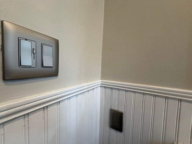 Building Photo - 1999 Peabody Ave