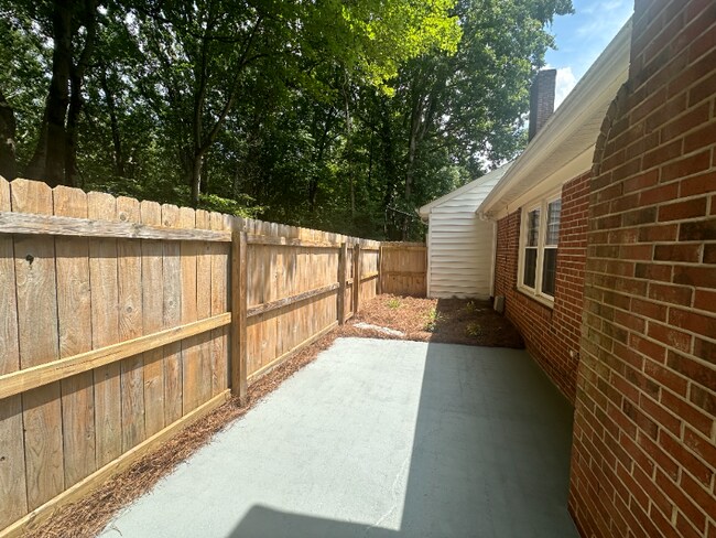 Building Photo - 2440 Cottage Pl