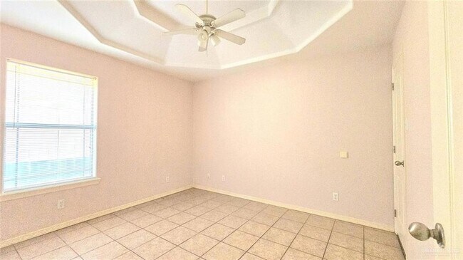 Building Photo - 621 S Pebble Creek