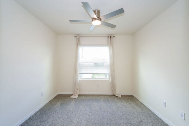 Building Photo - 11166 Crescent Deer Dr