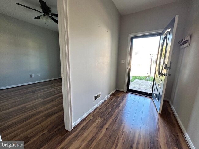 Building Photo - 6504 Feather Edge Court