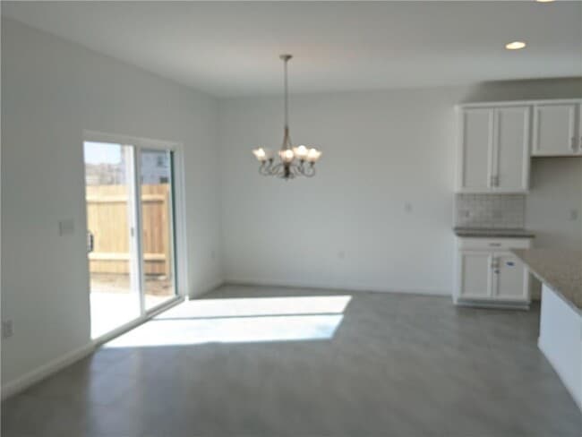 Building Photo - 6705 Routenburn St