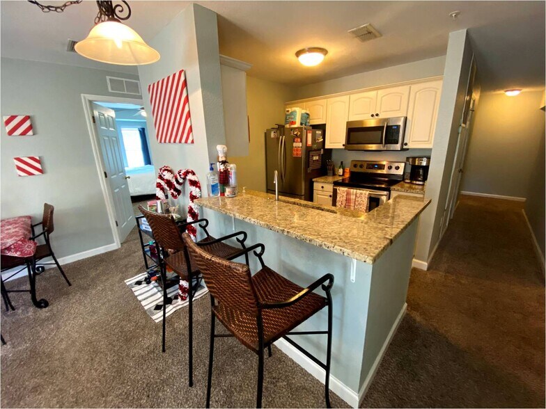 Modern kitchen, granite counters, stainless steel appliances, dishwasher, everything! - 835 SW 9th St