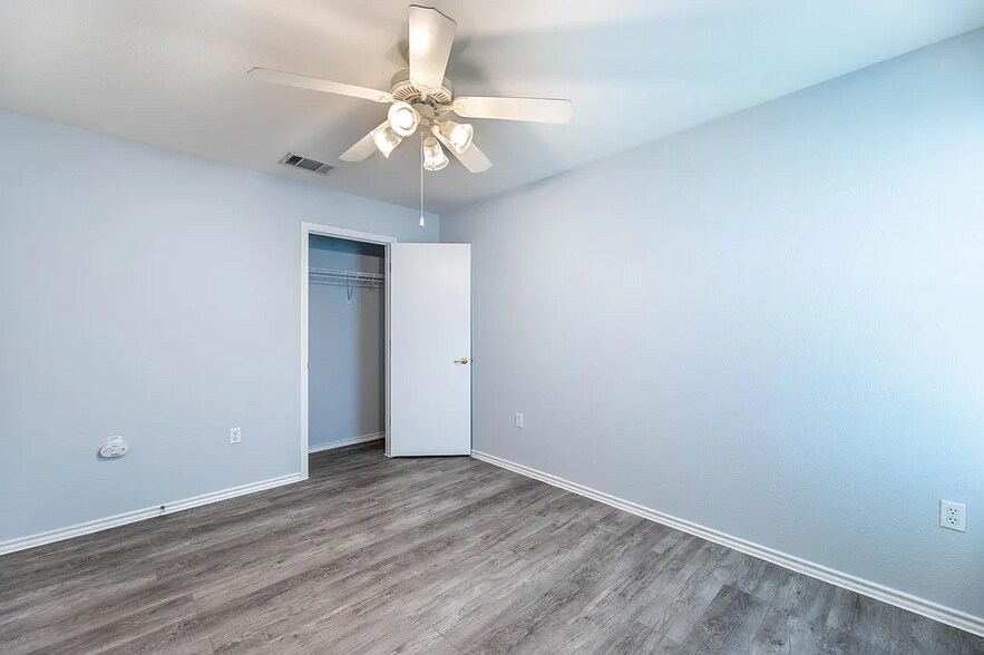 bedroom 3 - 8719 Davis Oaks Trl