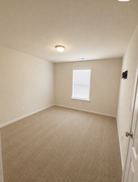 Building Photo - 4050 Spring Garden St