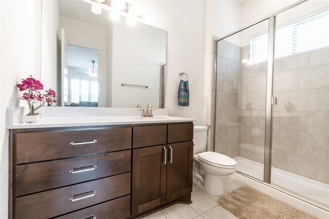 Building Photo - 2913 Zelma Dr