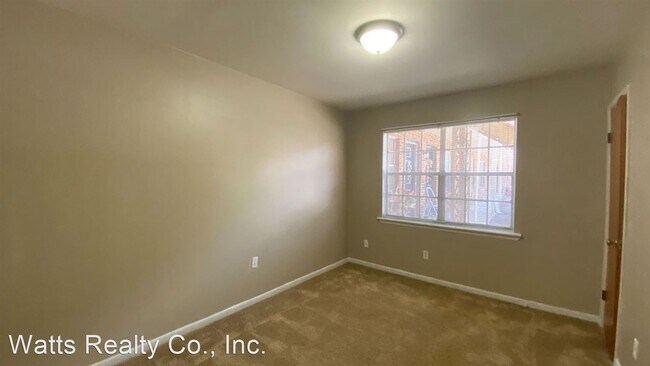 Building Photo - 8909 Parkway E