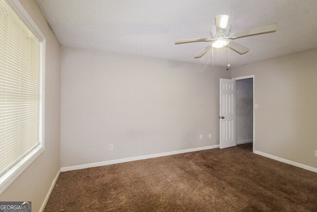 Building Photo - 481 Village Square Ct