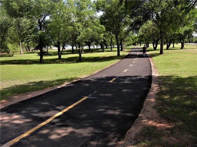 Building Photo - 6552 N Meridian Ave