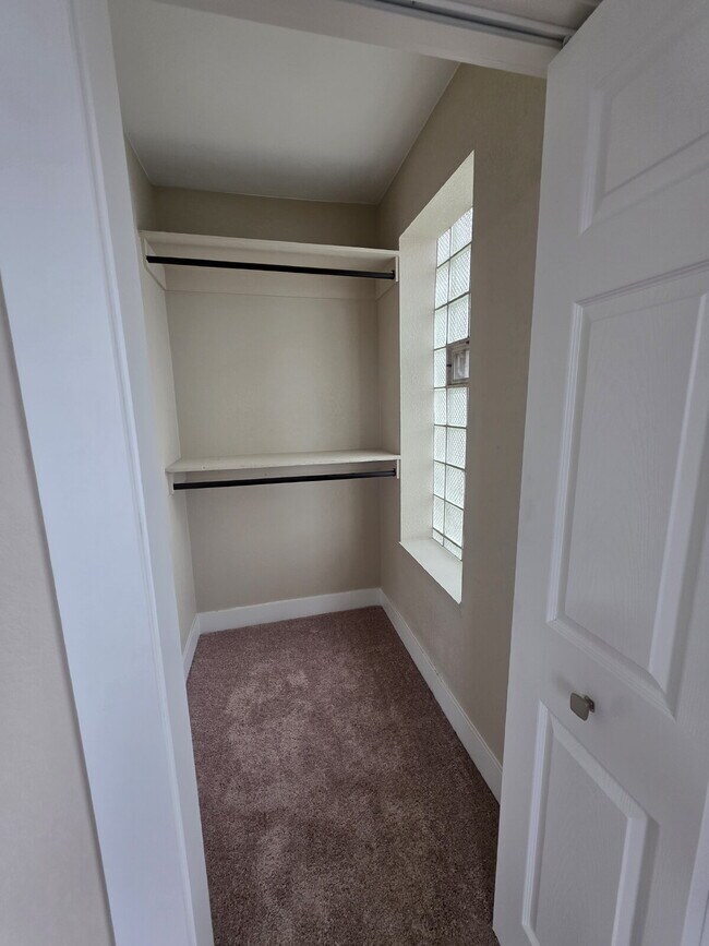 Building Photo - "Spacious 4-Bedroom Gem in Homestead – 2090 Sq Ft of Comfort!"