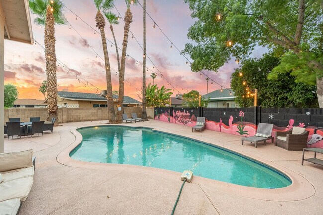 Building Photo - 5747 N 48th Ln