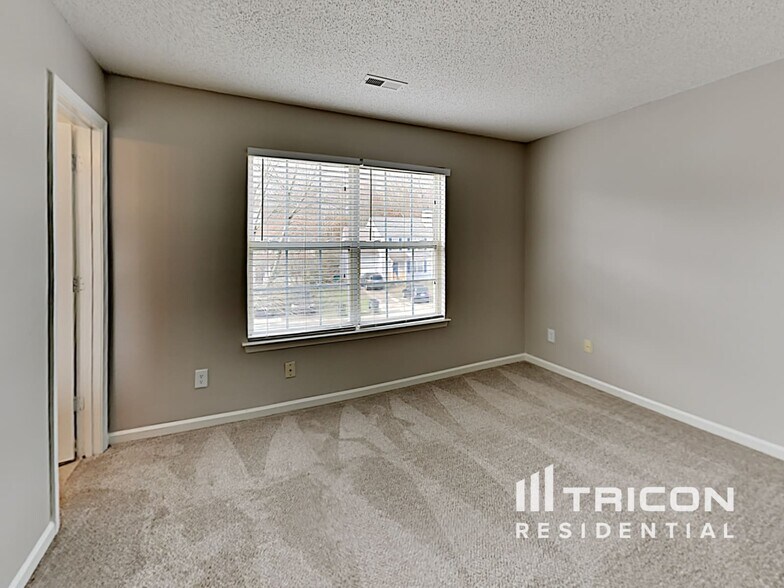 Building Photo - 11810 Stewarts Crossing Dr