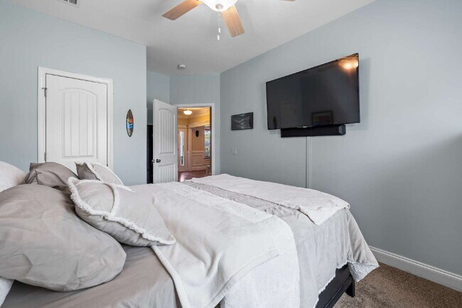 Building Photo - Spacious 5-Bedroom Home for Rent in Rincon!