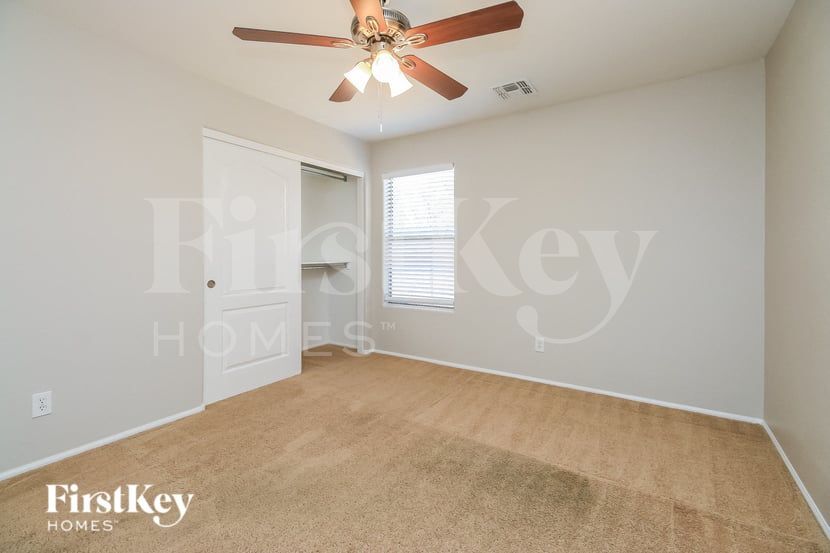 Building Photo - 98 E Clairidge Dr