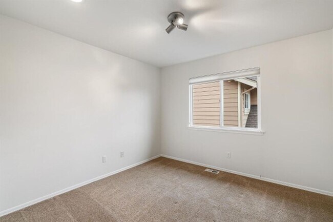 Building Photo - A Beautiful Picture Perfect Home with 4 Be...