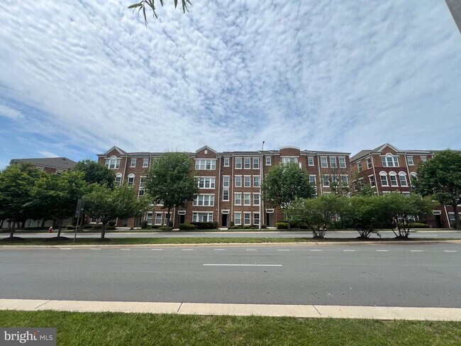 Building Photo - 3048 Rittenhouse Cir