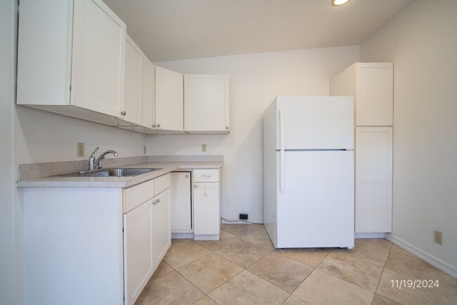 Building Photo - Studio in Kailua, Avail Now, Schedule an A...