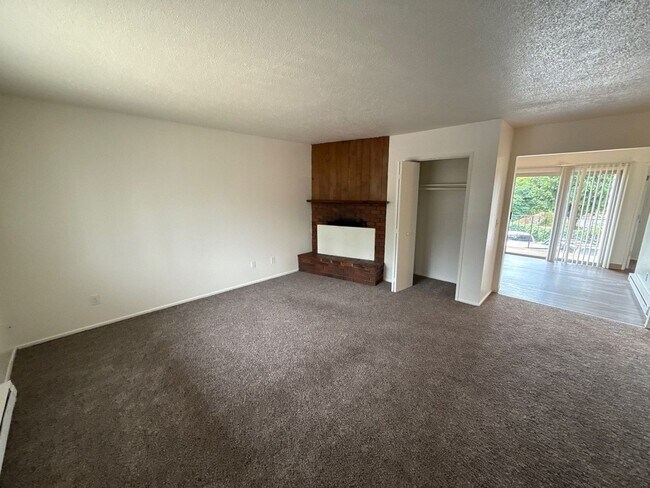 Building Photo - 3930 Iberis St NE