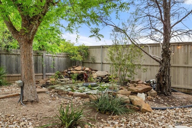 Building Photo - 2812 Cascade Falls Dr
