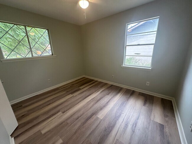 Building Photo - Lynbrook Subdivision