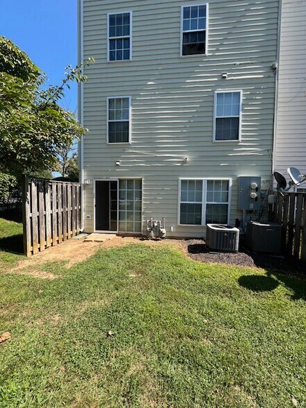 Building Photo - 4801 Waltonshire Cir