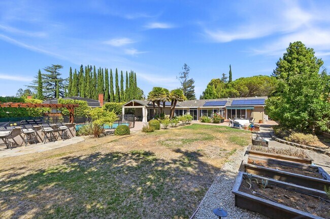 Building Photo - 12445 Green Meadow Ln