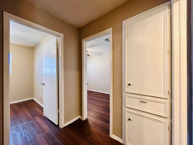 Building Photo - 1502 No Mor Cove