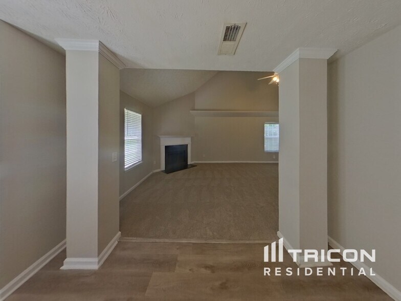 Building Photo - 4411 Gladewood Run
