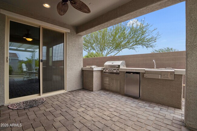 Building Photo - 17863 W Hiddenview Dr