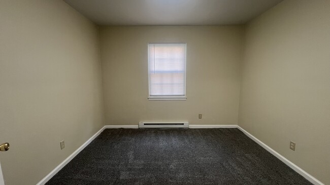 small bedroom - 9301 Fishermans Rd