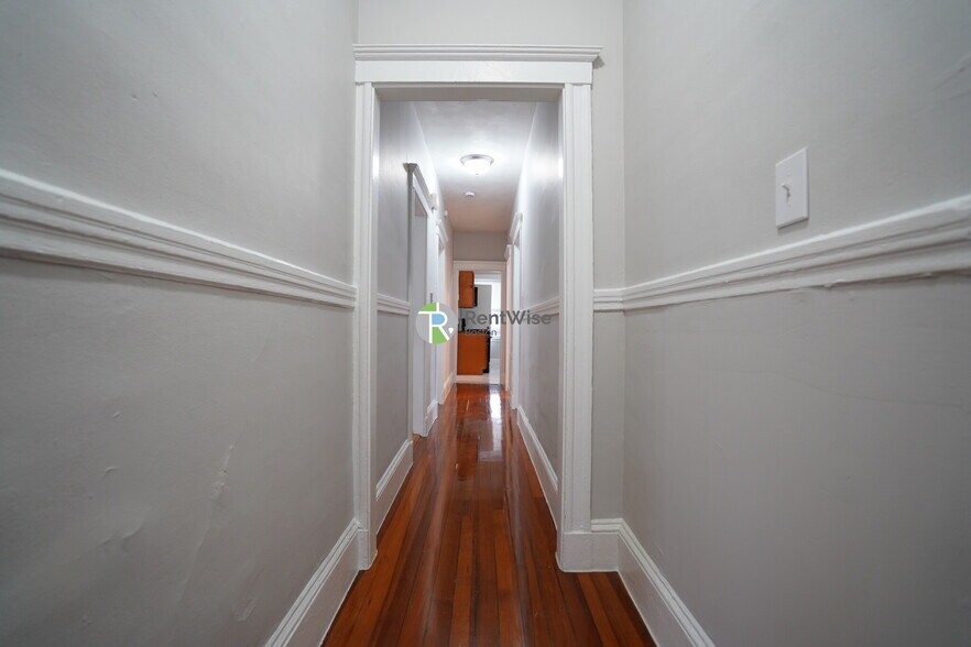 Building Photo - 19 Roseclair St