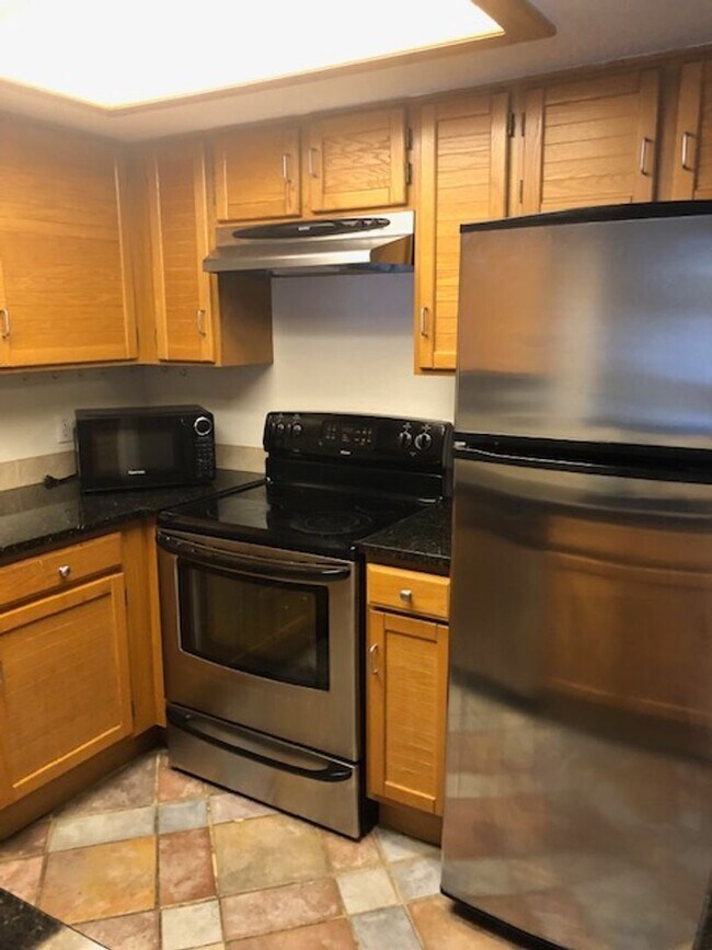 Building Photo - Furnished or Unfurnished One Bedroom / One Bath Apartment in Central Boulder