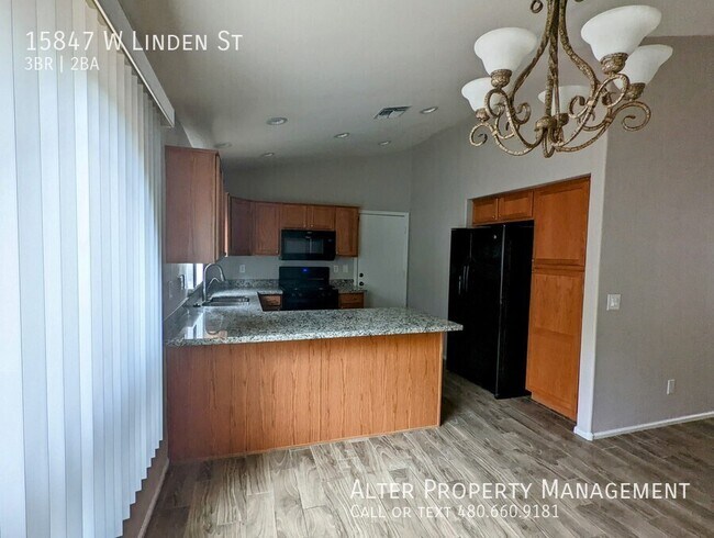 Building Photo - 15847 W Linden St