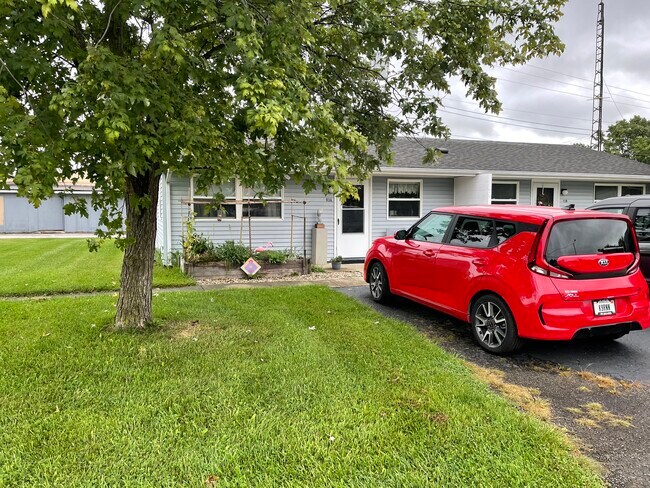 Building Photo - 93 E Hope Dr