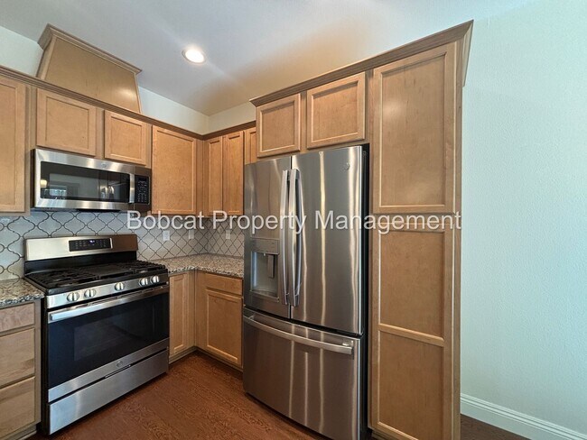 Building Photo - 3 Bed, 2.5 Bath, Townhome Located in Carson City - Mills Landing Community
