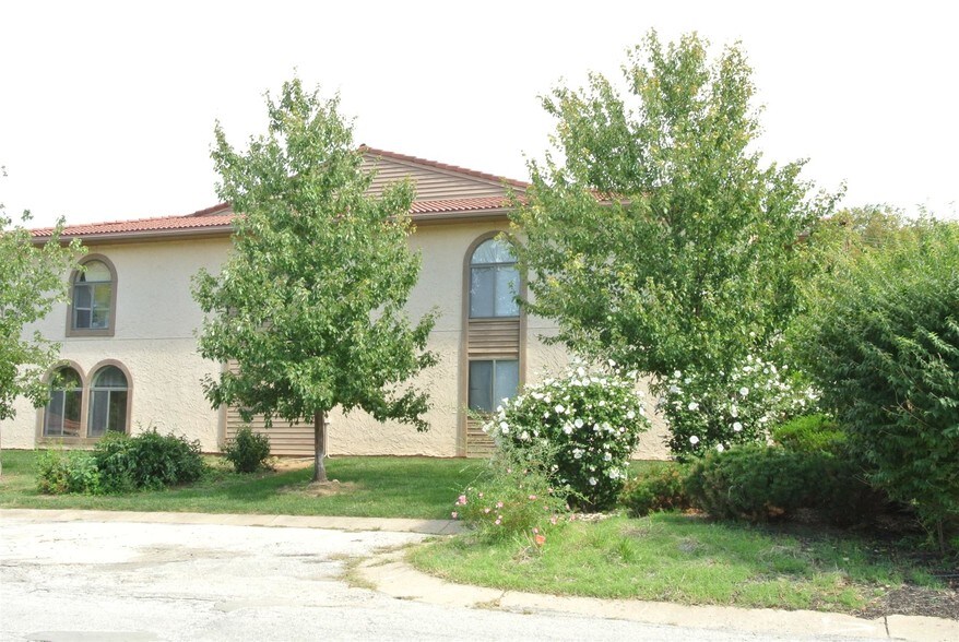 Mission Road Studios 4326 Mission Rd Kansas City KS 66103 Apartment