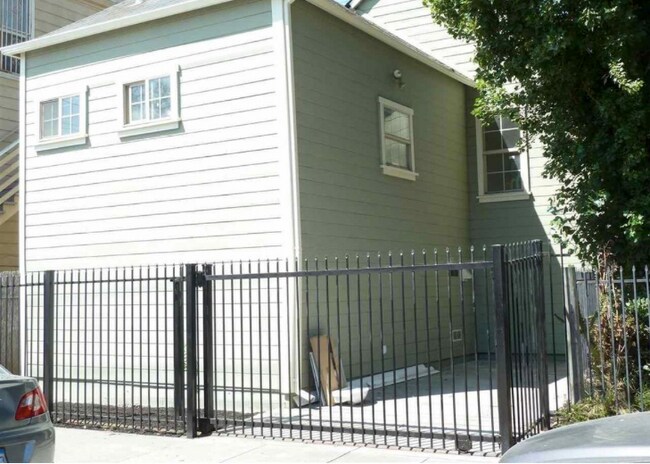 Building Photo - 1727 8th St